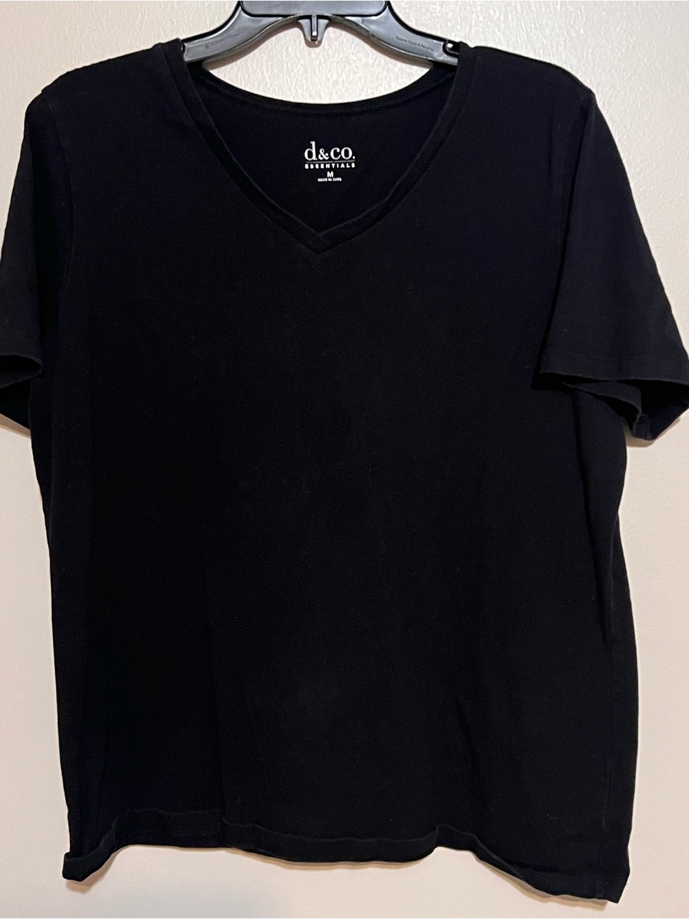 d&co. Women's Black V-Neck Short Sleeve Tee